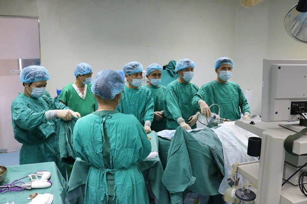 Một cặp vợ chồng nhập viện cấp cứu vì uống nhầm nước làm mát động cơ ô tô-1