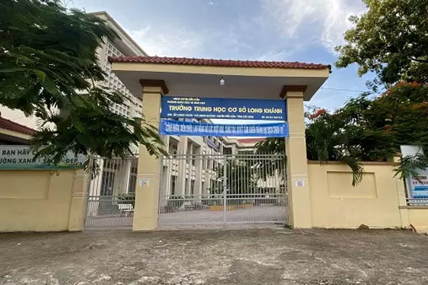 Phó hiệu trưởng bị tố sờ ngực nữ sinh trong phòng làm việc-1