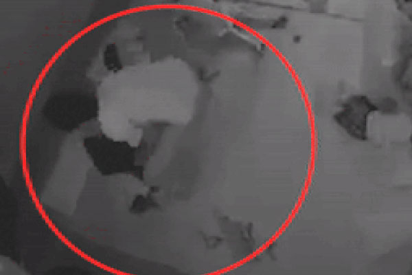 Vụ trẻ mầm non bị bịt đầu bằng túi ni lông: Chủ nhóm trẻ là người thực hiện-2