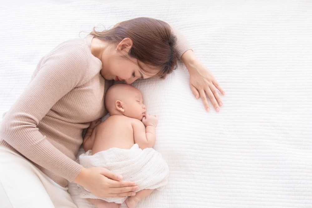 Một số mối nguy tiềm ẩn đằng sau việc cho trẻ sơ sinh dùng gối, ba mẹ có biết?-1