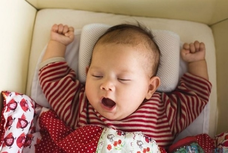 Một số mối nguy tiềm ẩn đằng sau việc cho trẻ sơ sinh dùng gối, ba mẹ có biết?-2