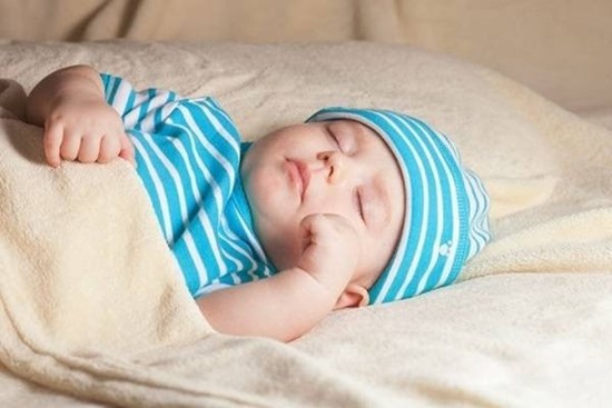 Một số mối nguy tiềm ẩn đằng sau việc cho trẻ sơ sinh dùng gối, ba mẹ có biết?