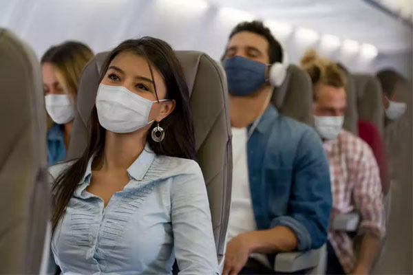 Châu Âu bỏ quy định mang khẩu trang trên máy bay, trong sân bay-1