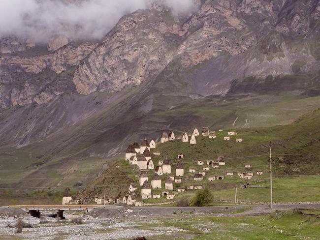 Ngôi làng đẹp như tranh vẽ nhưng mang cái tên chết chóc, ẩn chứa bí mật khiến du khách muốn chùn chân-8