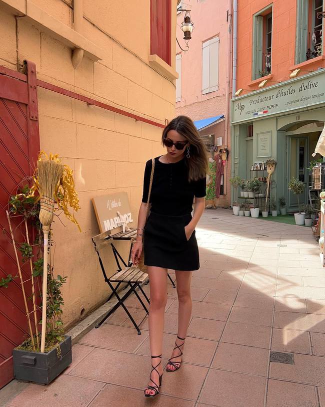 Kết hợp váy với sandal, phụ nữ Pháp có 12 set trang phục đẹp long lanh-11