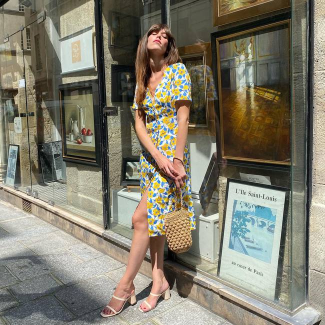 Kết hợp váy với sandal, phụ nữ Pháp có 12 set trang phục đẹp long lanh-6