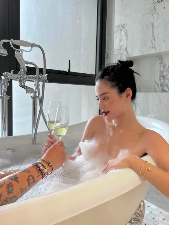 Cô em Trendy Khánh Linh khoe không gian bên trong căn penthouse duplex siêu sang-9