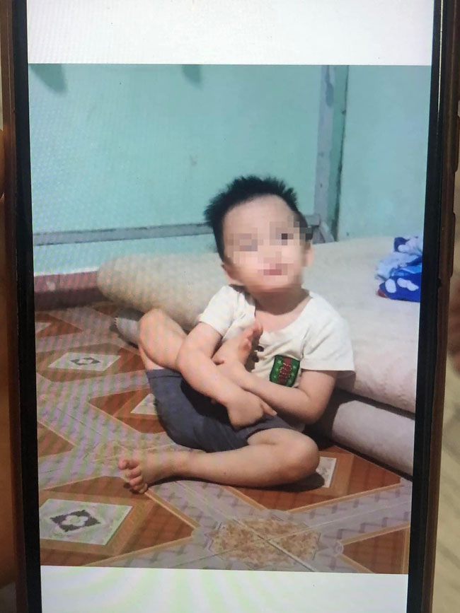 Con trai 4 tuổi mất tích bí ẩn, mẹ đau đớn uống thuốc diệt cỏ tự tử: Người cha cập nhật thông tin đau lòng-1