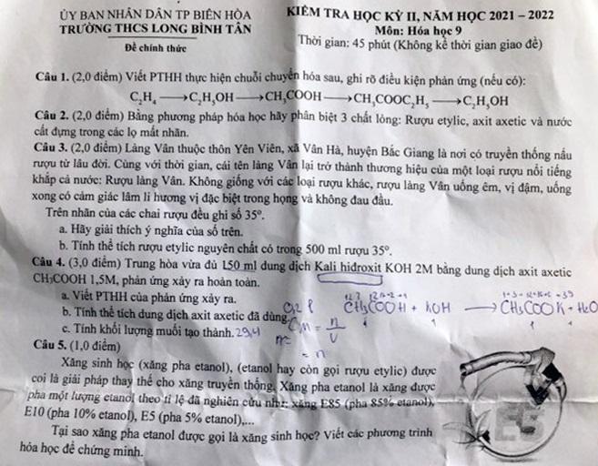 Đề thi Hóa khen nức nở rượu Làng Vân, phụ huynh bức xúc-1