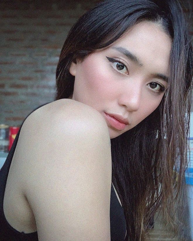 Thủ quân bóng chuyền nữ Indonesia tại SEA Games 31 gây thổn thức với diện mạo xinh đẹp, khiến vạn người ngẩn ngơ vì quá mạnh mẽ trên sân-4