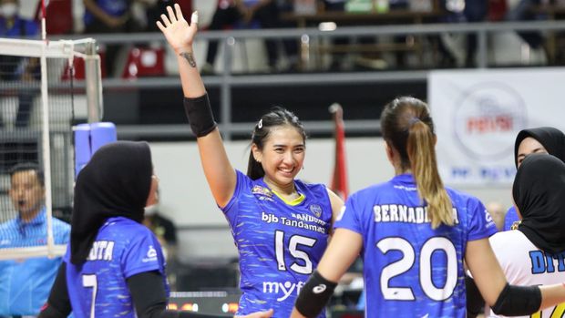 Thủ quân bóng chuyền nữ Indonesia tại SEA Games 31 gây thổn thức với diện mạo xinh đẹp, khiến vạn người ngẩn ngơ vì quá mạnh mẽ trên sân-8