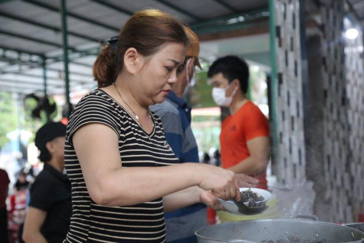 Quán ốc hút gần 3 thập kỷ ở Hội An, bà chủ ngày bán hơn nửa tấn-2