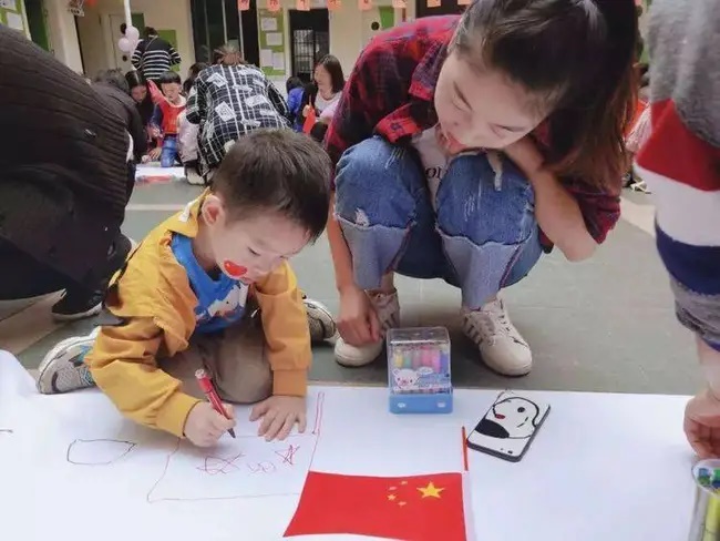 Đừng lo lắng khi con nhút nhát quá mức, hãy áp dụng 4 cách này: Con thay đổi ngoạn mục, cha mẹ nở mày nở mặt-3