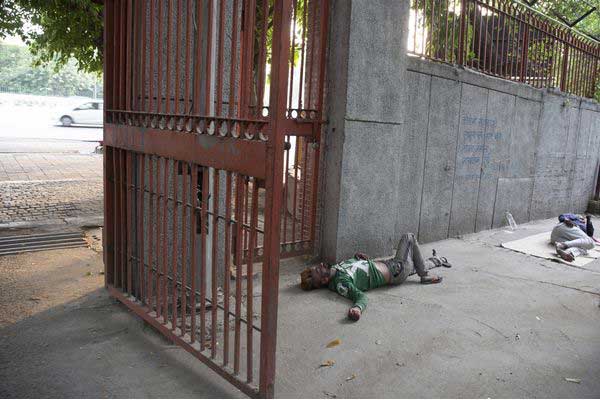 24 giờ địa ngục giữa nắng nóng kỷ lục ở Ấn Độ: Không quạt, không nước, gầm cầu biến thành lớp học và cuộc chiến sinh tồn khốc liệt-5