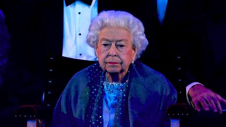 Biểu cảm độc lạ của Nữ hoàng Anh trong sự kiện đầu tiên mừng đại lễ Bạch Kim gây bão truyền thông-6