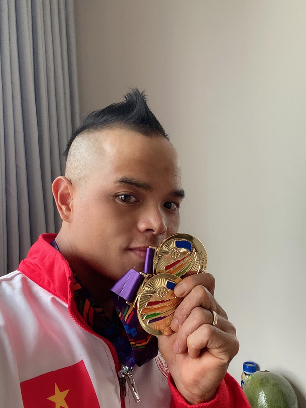 Ông xã đạt 2 HCV SEA Games, vợ đứng cạnh khóc thút thít: Khi gia đình gặp lần đầu, ai cũng lo vì anh to quá và lời hứa rất đáng giá trước khi lên sàn!-5