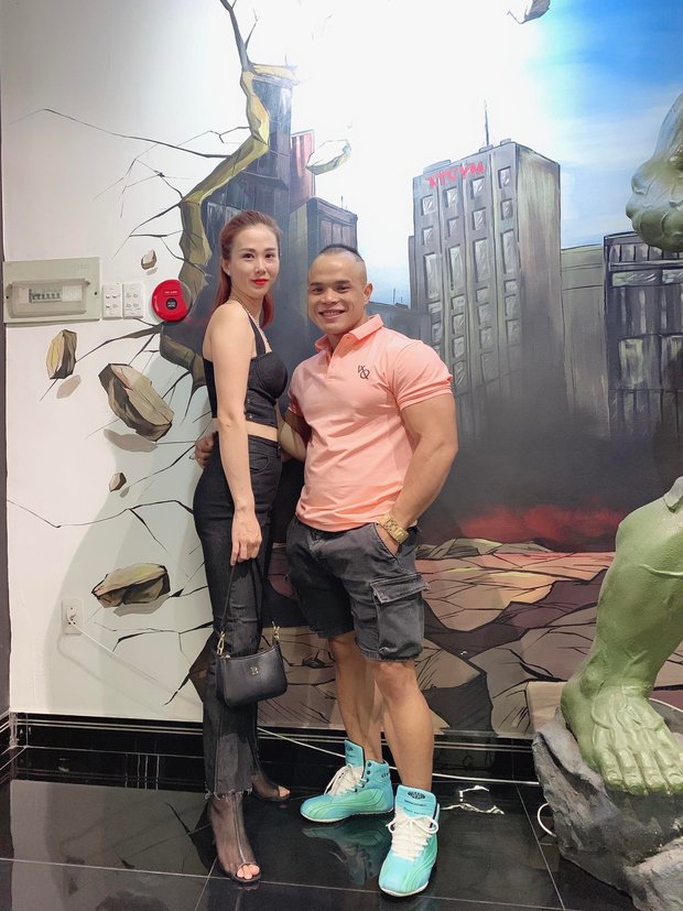 Ông xã đạt 2 HCV SEA Games, vợ đứng cạnh khóc thút thít: Khi gia đình gặp lần đầu, ai cũng lo vì anh to quá và lời hứa rất đáng giá trước khi lên sàn!-7