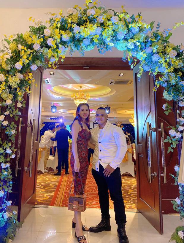 Ông xã đạt 2 HCV SEA Games, vợ đứng cạnh khóc thút thít: Khi gia đình gặp lần đầu, ai cũng lo vì anh to quá và lời hứa rất đáng giá trước khi lên sàn!-9