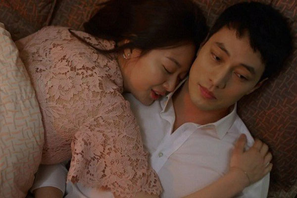 Cưới 1 tháng vợ chưa cho tân hôn”, cố tình đẩy cửa nhà tắm tôi nghẹn lòng nhìn cảnh tượng-1