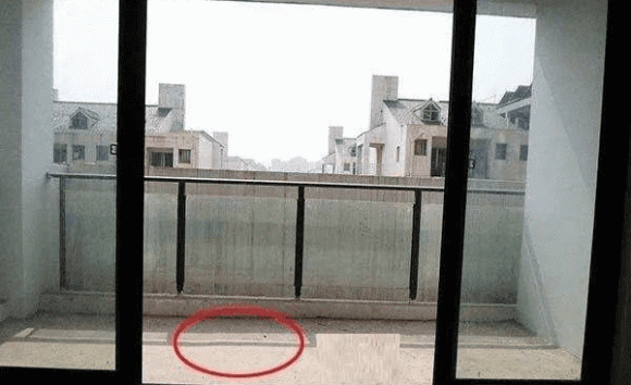 Cổ nhân cho rằng, mua nhà có ban công mà chọn hướng này thì rất thuận về phong thủy, tài lộc cứ lăn vào, quý nhân giúp đỡ-2