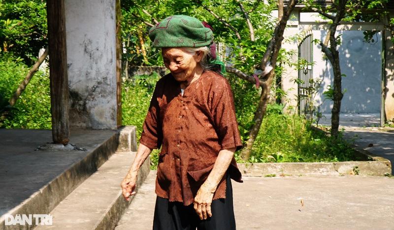Cụ bà cao tuổi bậc nhất Việt Nam, có 114 con cháu vẫn lén đi... buôn-4