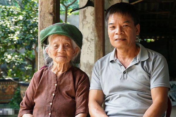 Thử cảm giác lạ, thanh niên nhét quả dưa leo dài hơn 10cm vào hậu môn-2