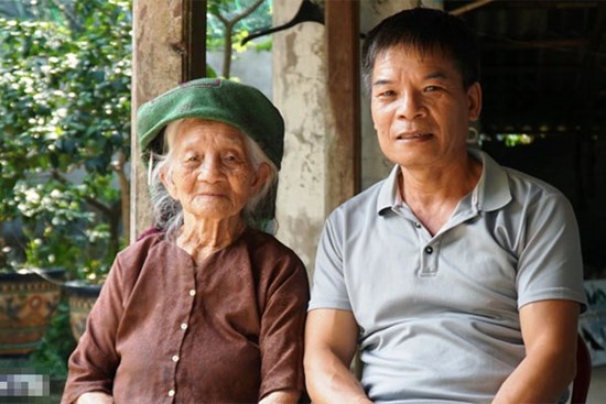 Cụ bà cao tuổi bậc nhất Việt Nam, có 114 con cháu vẫn 'lén' đi... buôn