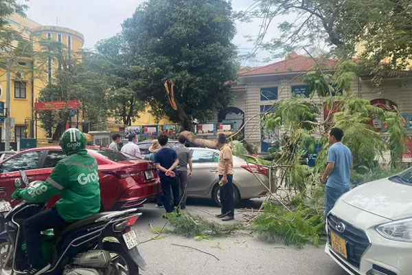 Quảng Nam: Bỏ lại xe máy trên cầu Cửa Đại, cha ôm con gái nhảy sông tự tử-2