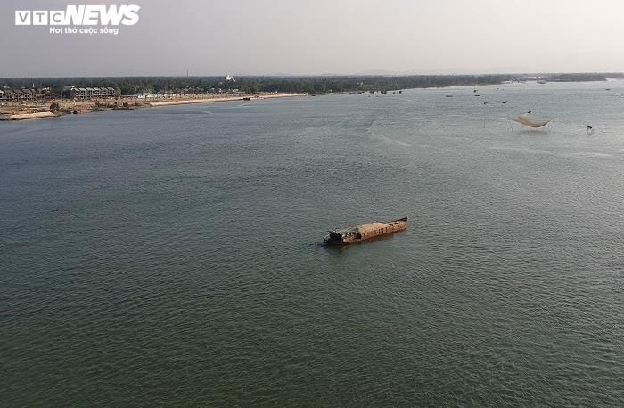 Quảng Nam: Bỏ lại xe máy trên cầu Cửa Đại, cha ôm con gái nhảy sông tự tử-1