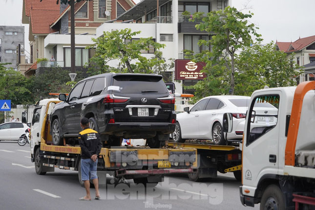 Tình tiết bất ngờ về dàn xe sang bị tạm giữ sau cuộc khám xét nhà cựu Chủ tịch TP Hạ Long-1