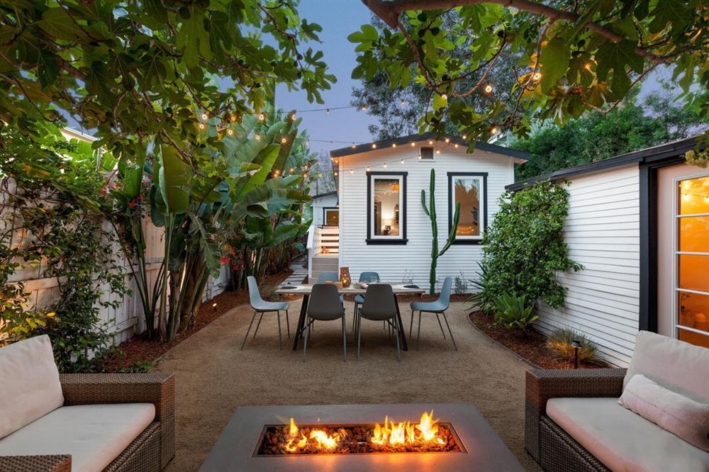 Căn nhà nhỏ có mặt tiền bé tí hạt tiêu, không gian ấm cúng và khu vườn ngoài trời đầy thư giãn-22