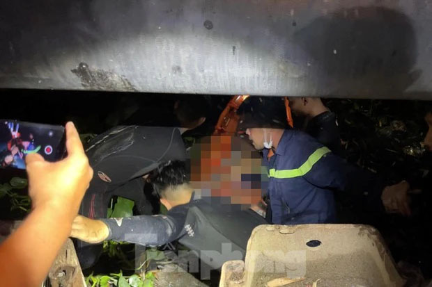 Nam thanh niên nhảy cầu tự tử sau khi ngồi tâm sự với bạn bè-1