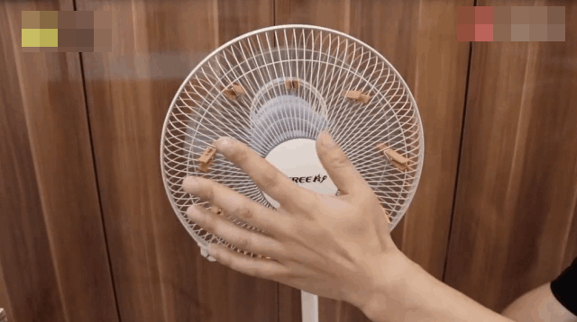 Dùng kẹp gỗ vào quạt điện có hiệu quả tốt, giúp tiết kiệm tiền điện mỗi năm-3