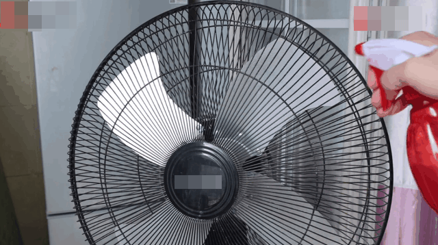 Dùng kẹp gỗ vào quạt điện có hiệu quả tốt, giúp tiết kiệm tiền điện mỗi năm-13