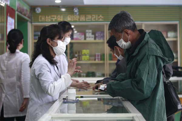 Báo Triều Tiên bất ngờ nhắc tới vaccine Pfizer-1