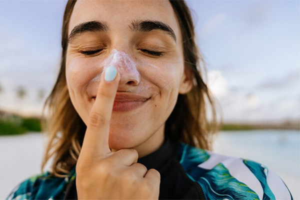 Nếu không thực hiện 3 điều sau khi bôi kem chống nắng, làn da vẫn lão hóa như thường-4