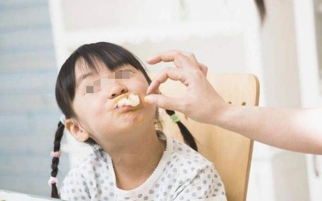 Bé gái 7 tuổi ngực phát triển như người lớn: Bác sĩ chỉ ra 8 loại thực phẩm là nguyên nhân, số 3 bé nào cũng thích cần nghiêm khắc cấm con ăn!-1
