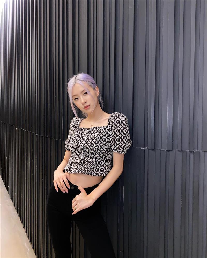 Muốn diện đồ mùa hè trẻ trung như sao Hàn, bạn chỉ cần đầu tư vào 5 món thời trang-13