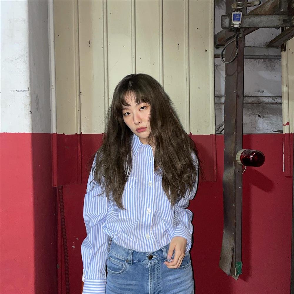 Muốn diện đồ mùa hè trẻ trung như sao Hàn, bạn chỉ cần đầu tư vào 5 món thời trang-6