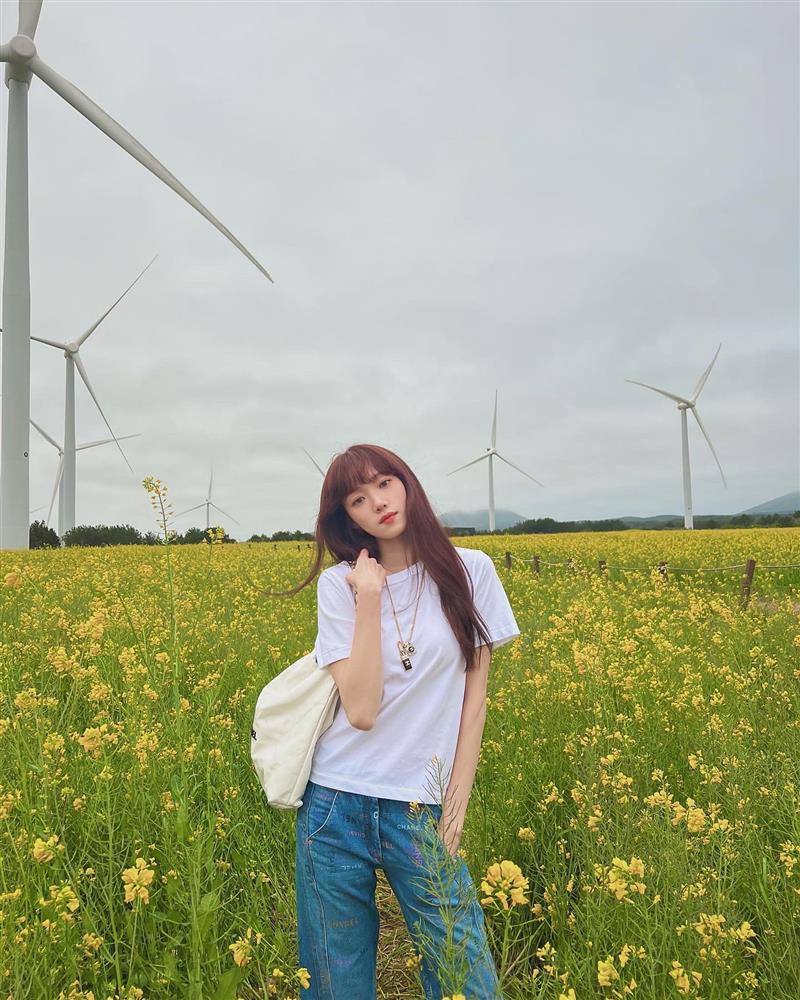 Muốn diện đồ mùa hè trẻ trung như sao Hàn, bạn chỉ cần đầu tư vào 5 món thời trang-17