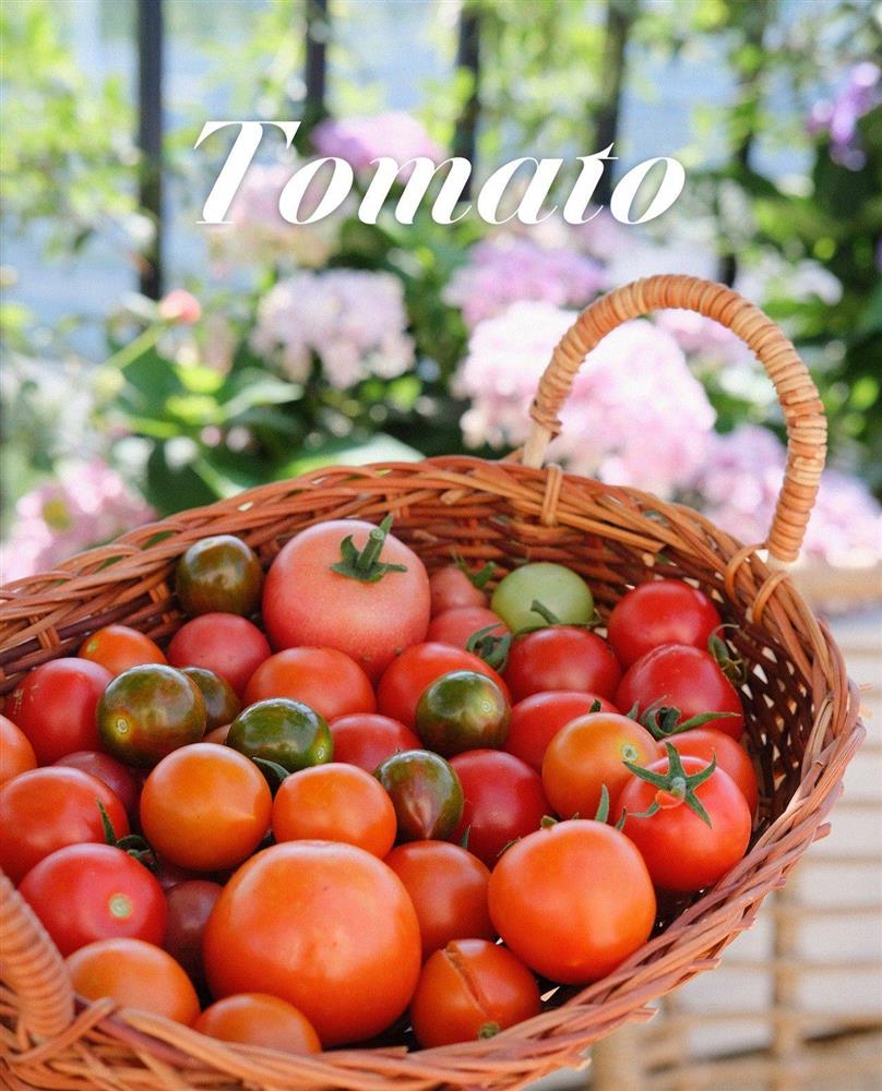 Ngây ngất với khu vườn sân thượng có đến 50 loại hoa hồng, rau xanh, trái cây-22