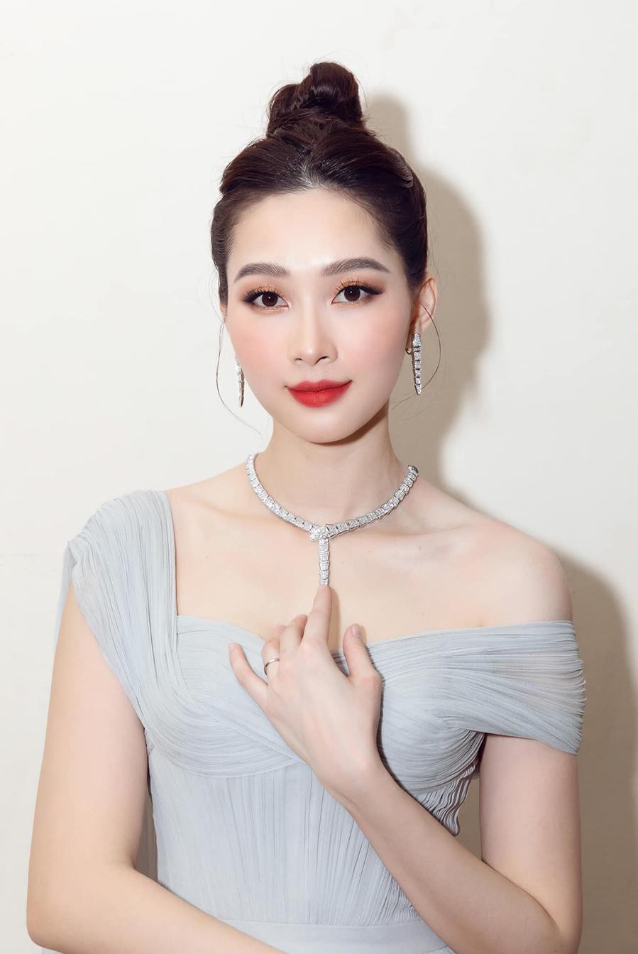 Đọ nhan sắc dàn hậu Việt qua ảnh thẻ: Tiểu Vy, Đặng Thu Thảo vẫn cực xinh đẹp khiến fans lụi tim-5