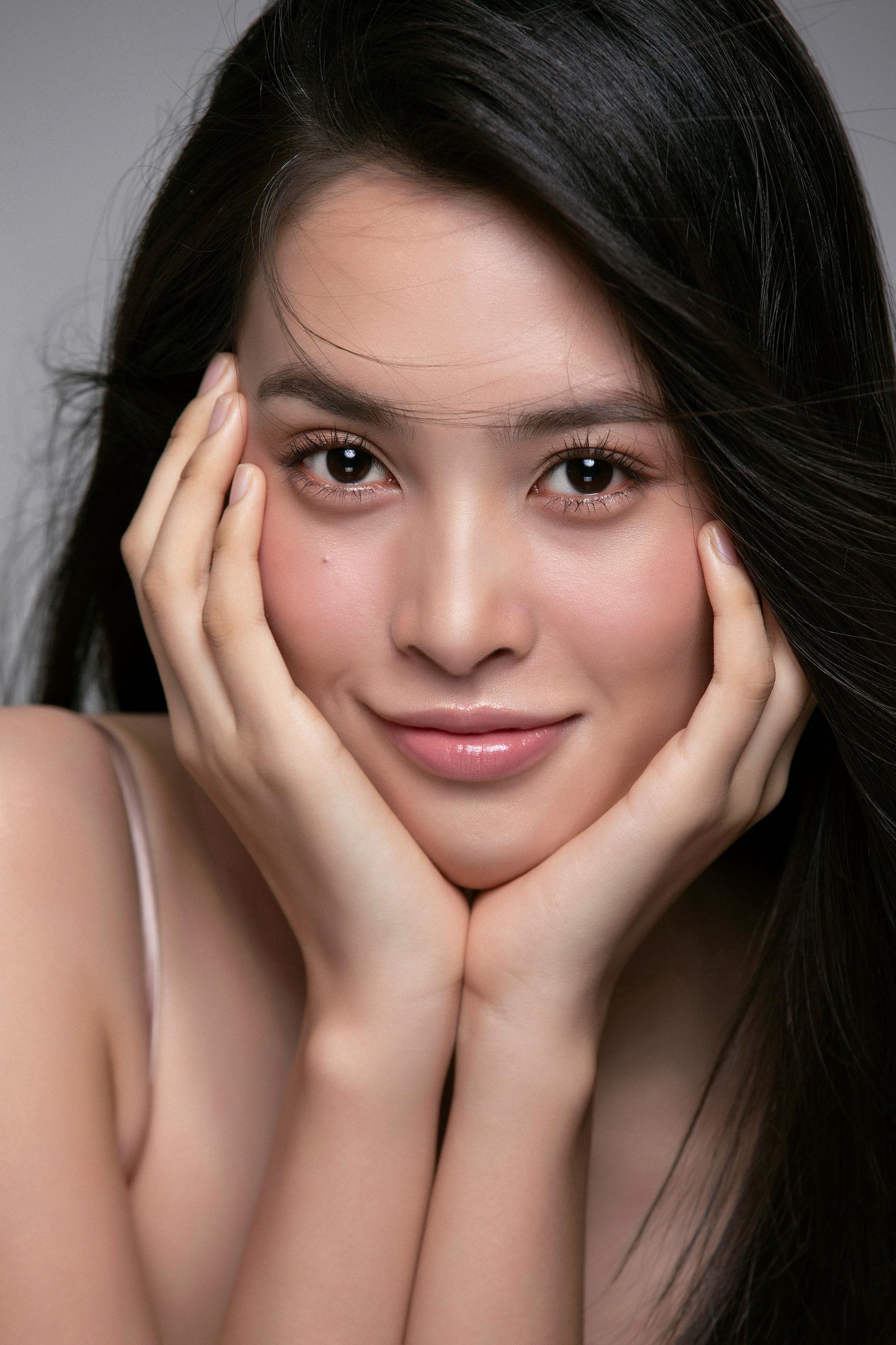 Đọ nhan sắc dàn hậu Việt qua ảnh thẻ: Tiểu Vy, Đặng Thu Thảo vẫn cực xinh đẹp khiến fans lụi tim-3