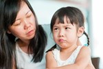 Trẻ thiếu thốn tình cảm thường có 3 BIỂU HIỆN này, cha mẹ đặc biệt lưu ý: Xử lý càng sớm càng tốt, chớ để lâu dài gây hậu quả-4