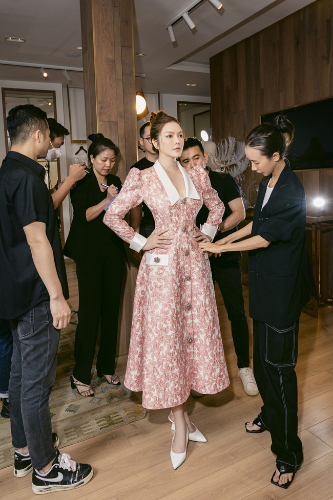 50 tỷ đồng là số tiền Lý Nhã Kỳ chi cho 50 bộ đồ tại Cannes 2022-1