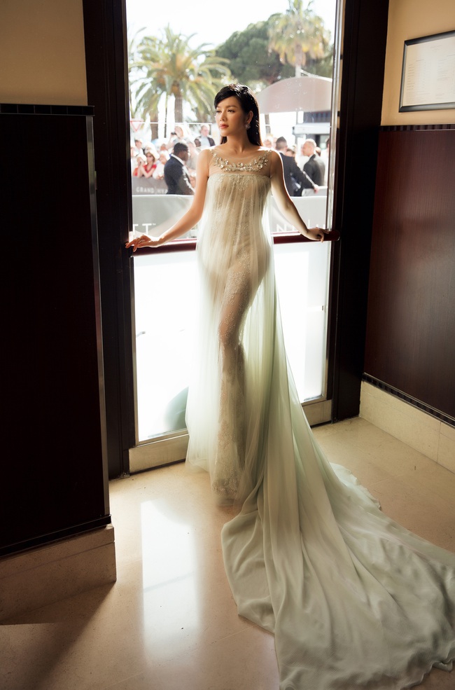 50 tỷ đồng là số tiền Lý Nhã Kỳ chi cho 50 bộ đồ tại Cannes 2022-4