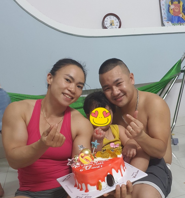 Nữ lực sĩ được bố mẹ chồng ra tận Hà Nội cổ vũ dự SEA Games: Mình từng hỏi chồng rằng vợ cơ bắp vậy anh có sợ không?-4