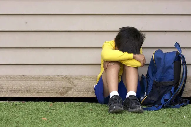 Trẻ thiếu thốn tình cảm thường có 3 BIỂU HIỆN này, cha mẹ đặc biệt lưu ý: Xử lý càng sớm càng tốt, chớ để lâu dài gây hậu quả-2