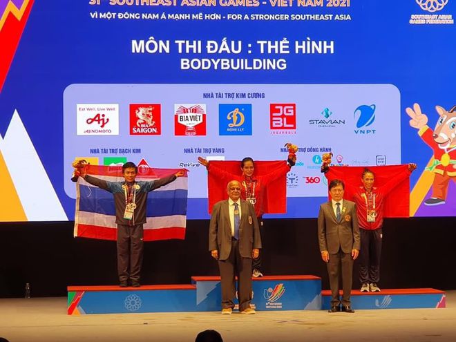 Nữ lực sĩ được bố mẹ chồng ra tận Hà Nội cổ vũ dự SEA Games: Mình từng hỏi chồng rằng vợ cơ bắp vậy anh có sợ không?-11