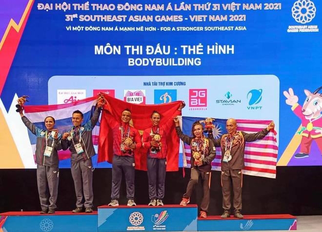 Nữ lực sĩ được bố mẹ chồng ra tận Hà Nội cổ vũ dự SEA Games: Mình từng hỏi chồng rằng vợ cơ bắp vậy anh có sợ không?-12